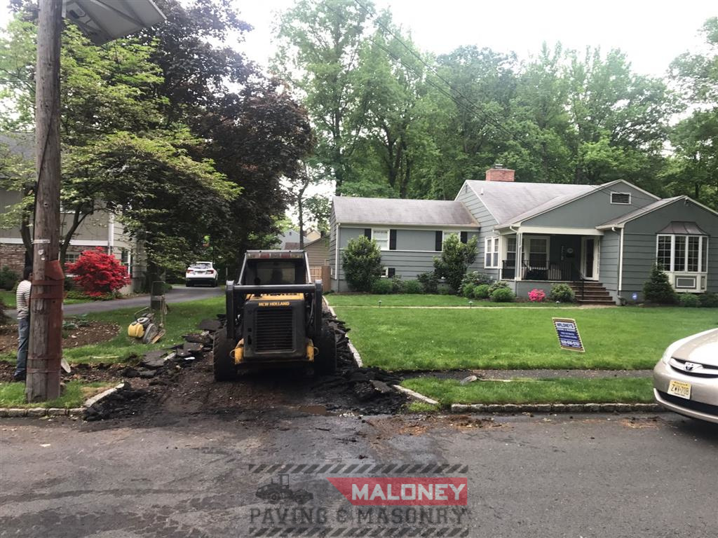 Asphalt driveway in Knollwood Ter, Westfield. NJ