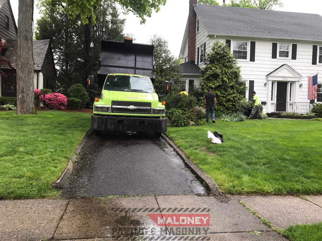 asphalt driveway Shadownlawn Drive, Westfield